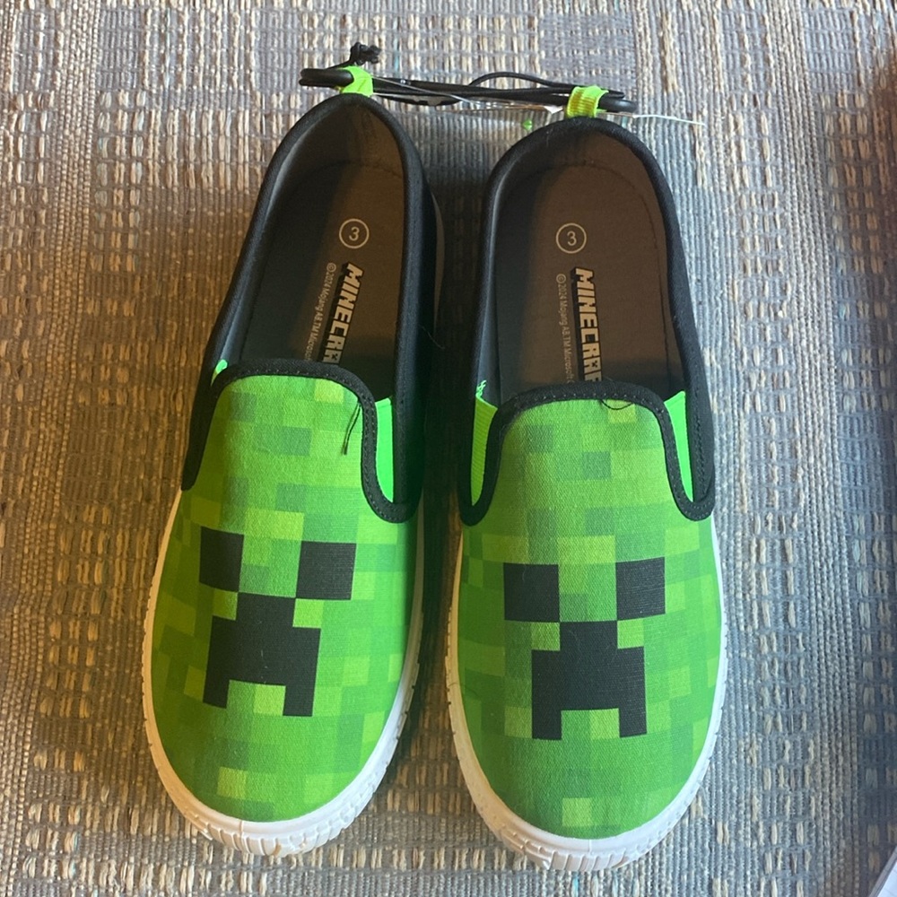 🤖 Minecraft Boys' Twin Gore, Green Slip On